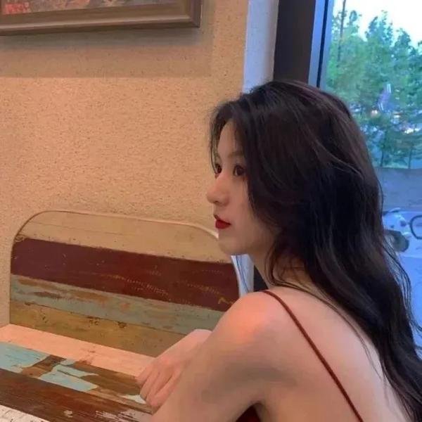 在冷漠的他怀里撒个娇